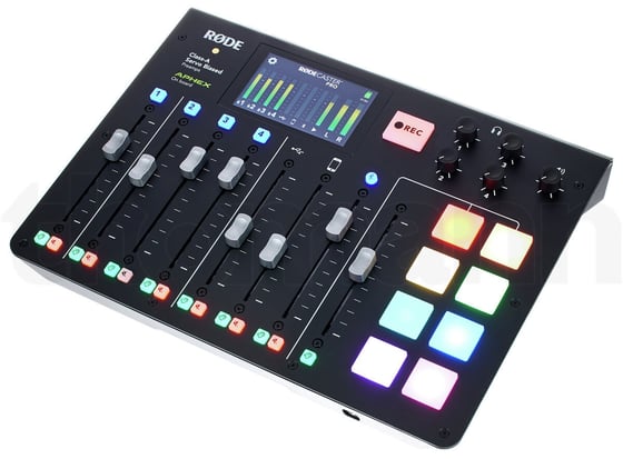 Photo d'un Røde Rødecaster Pro allumé